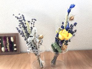 三日月型しめ縄飾りとしてもスワッグ花束としても２wayで楽しめます。
